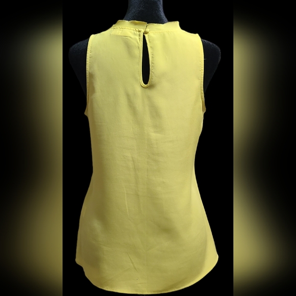 New York & company size XS chartreuse top - Picture 5 of 11